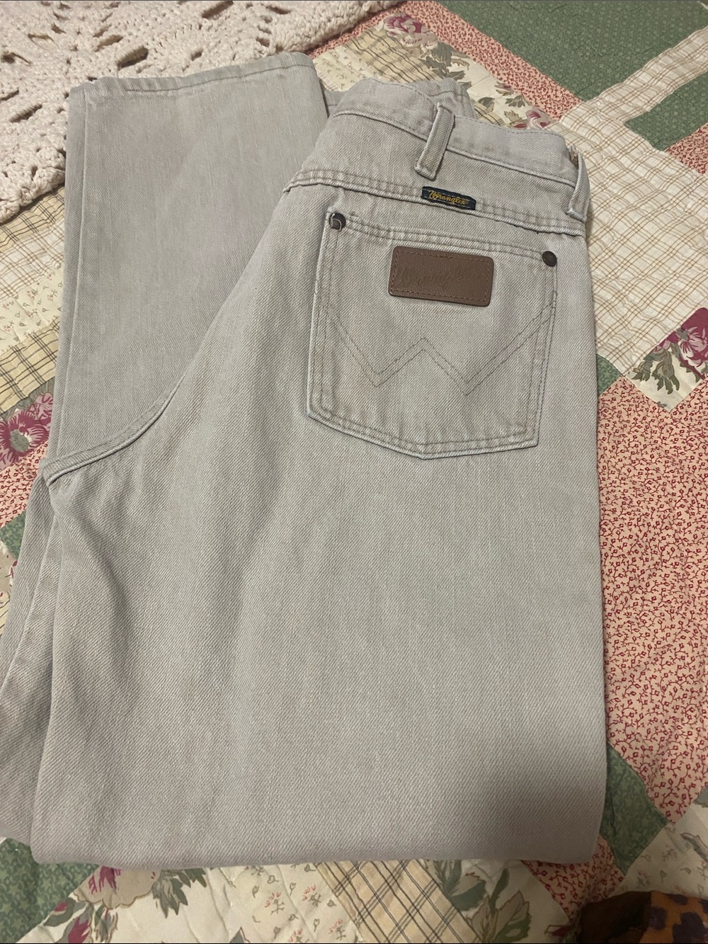 Wrangler Men's Light Gray Relaxed Jeans